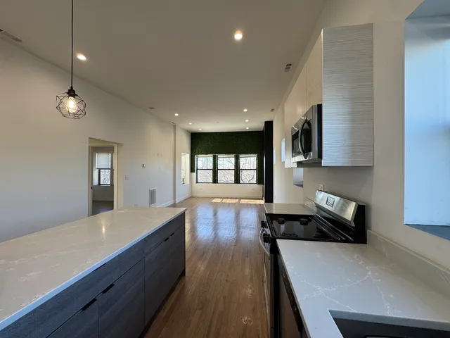 $1,800 | 1303 South California Avenue, Unit 4W, Chicago, IL 60608