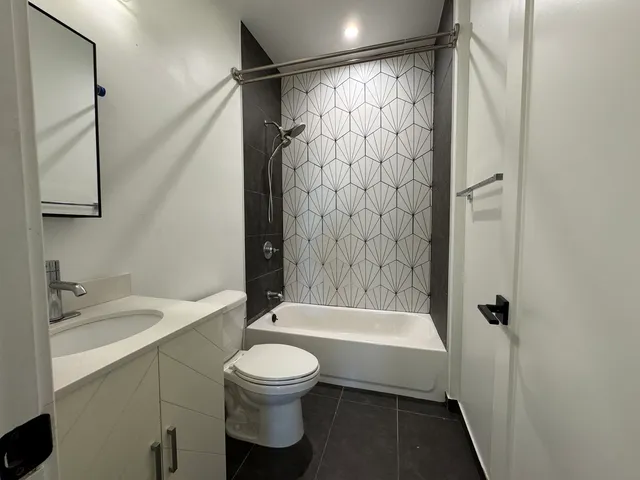 $1,800 | 1303 South California Avenue, Unit 4W, Chicago, IL 60608