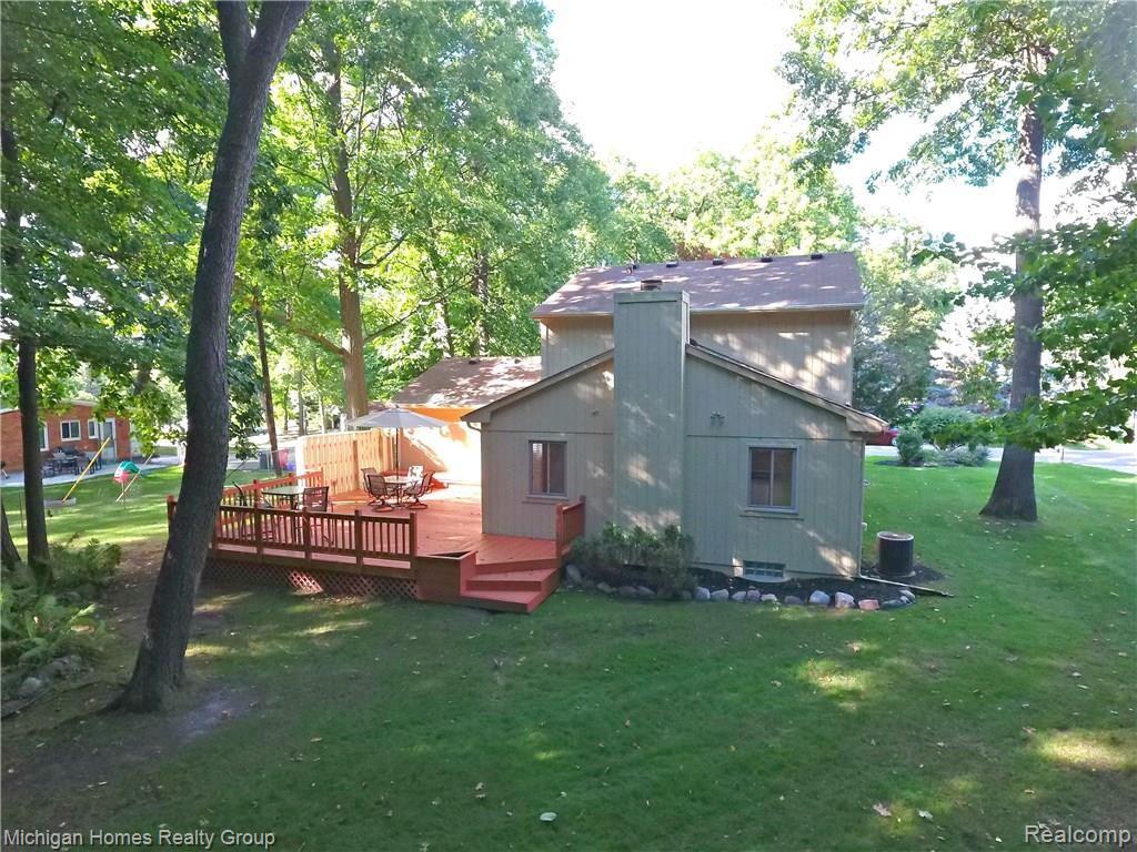 1410 Omega Road Walled Lake, MI 48390 - Photo 20 of 23 Omega Rd Back Aerial.jpg
