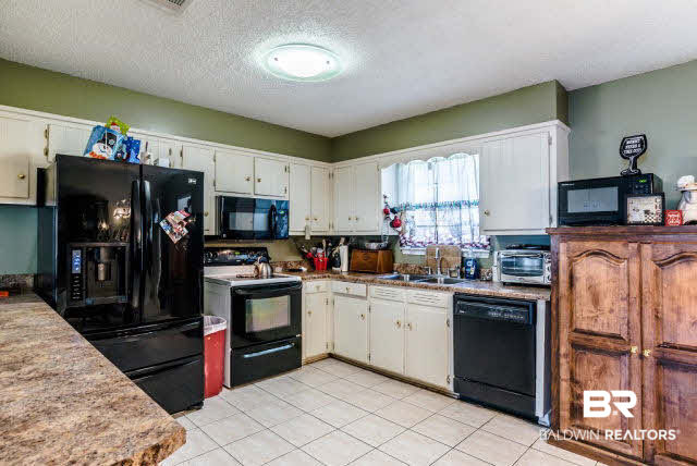 127 Michael Loop Daphne, AL 36526 - Photo 9 of 20 Kitchen