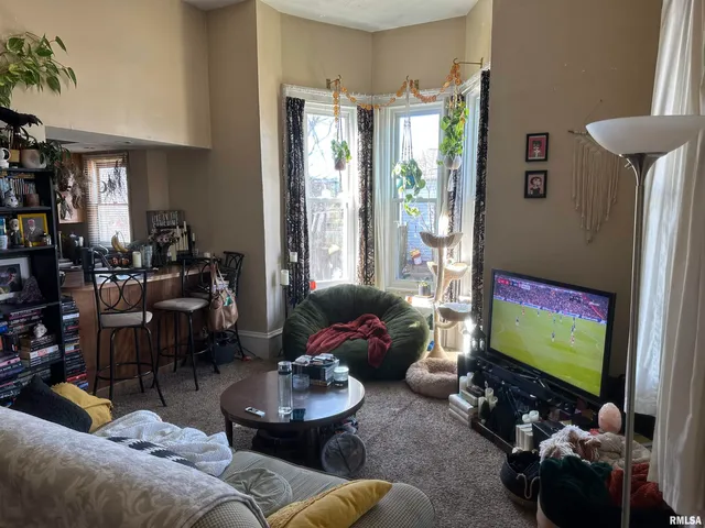 $130,000 | 613 East College Avenue, Unit 4, Jacksonville, IL 62650