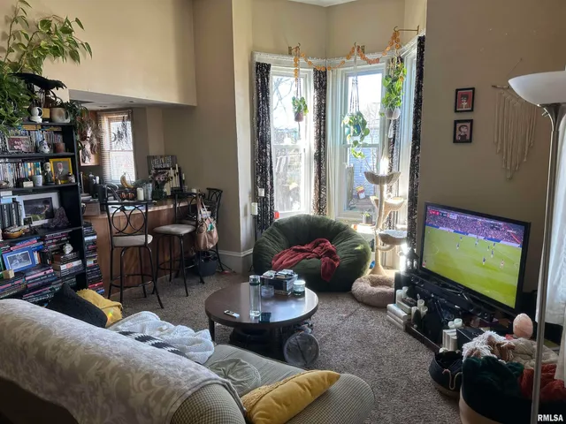 $130,000 | 613 East College Avenue, Unit 4, Jacksonville, IL 62650