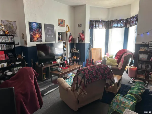 $130,000 | 613 East College Avenue, Unit 4, Jacksonville, IL 62650