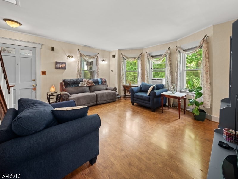 39 Union Place Bloomfield, NJ 07003 - Photo 5 of 35