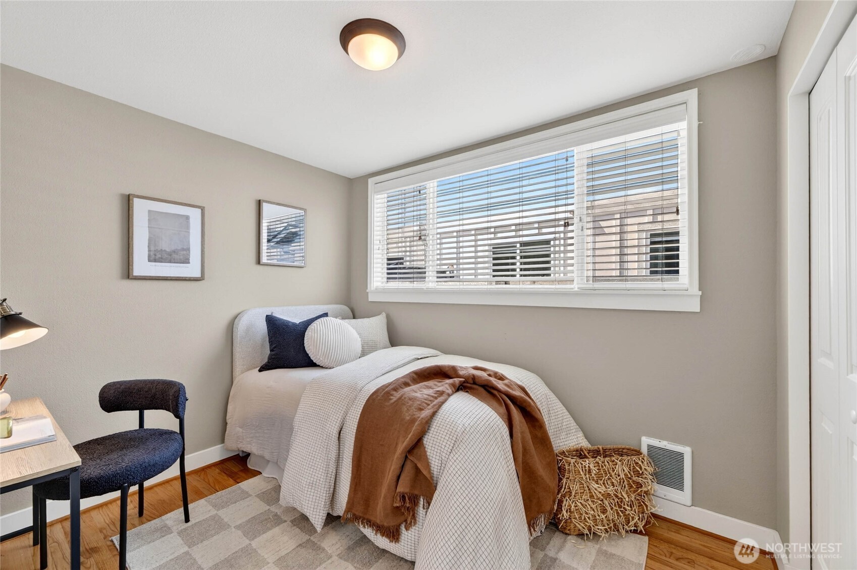3039 61st Avenue Southwest Seattle, WA 98116 - Photo 13 of 36