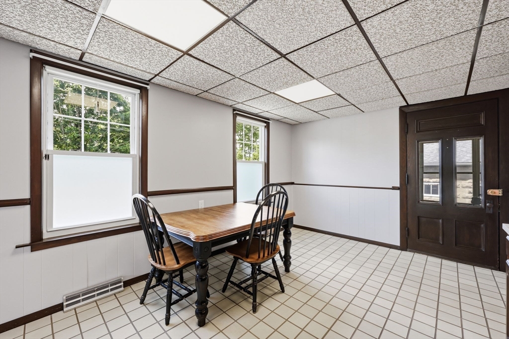 585 Armory Street Springfield, MA 01104 - Photo 18 of 40