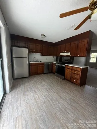 $1,125 | 123 23rd Street Northwest, Unit H, Hickory, NC 28601