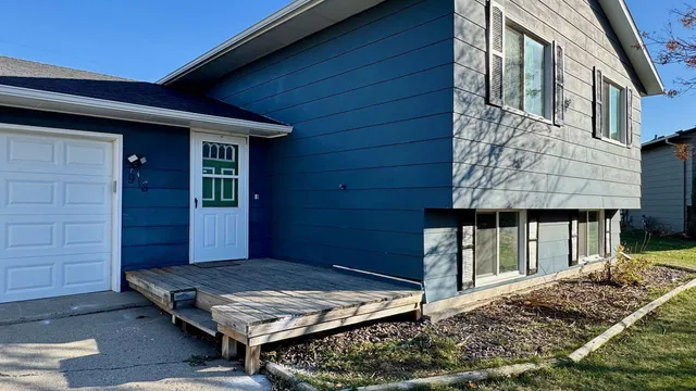 $250,000 | 918 Rensvold Boulevard, Moorhead, MN 56560