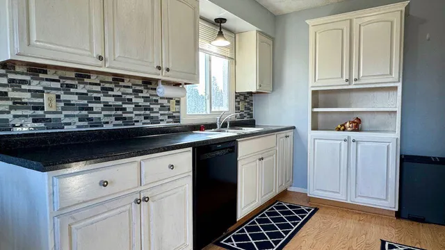 $250,000 | 918 Rensvold Boulevard, Moorhead, MN 56560