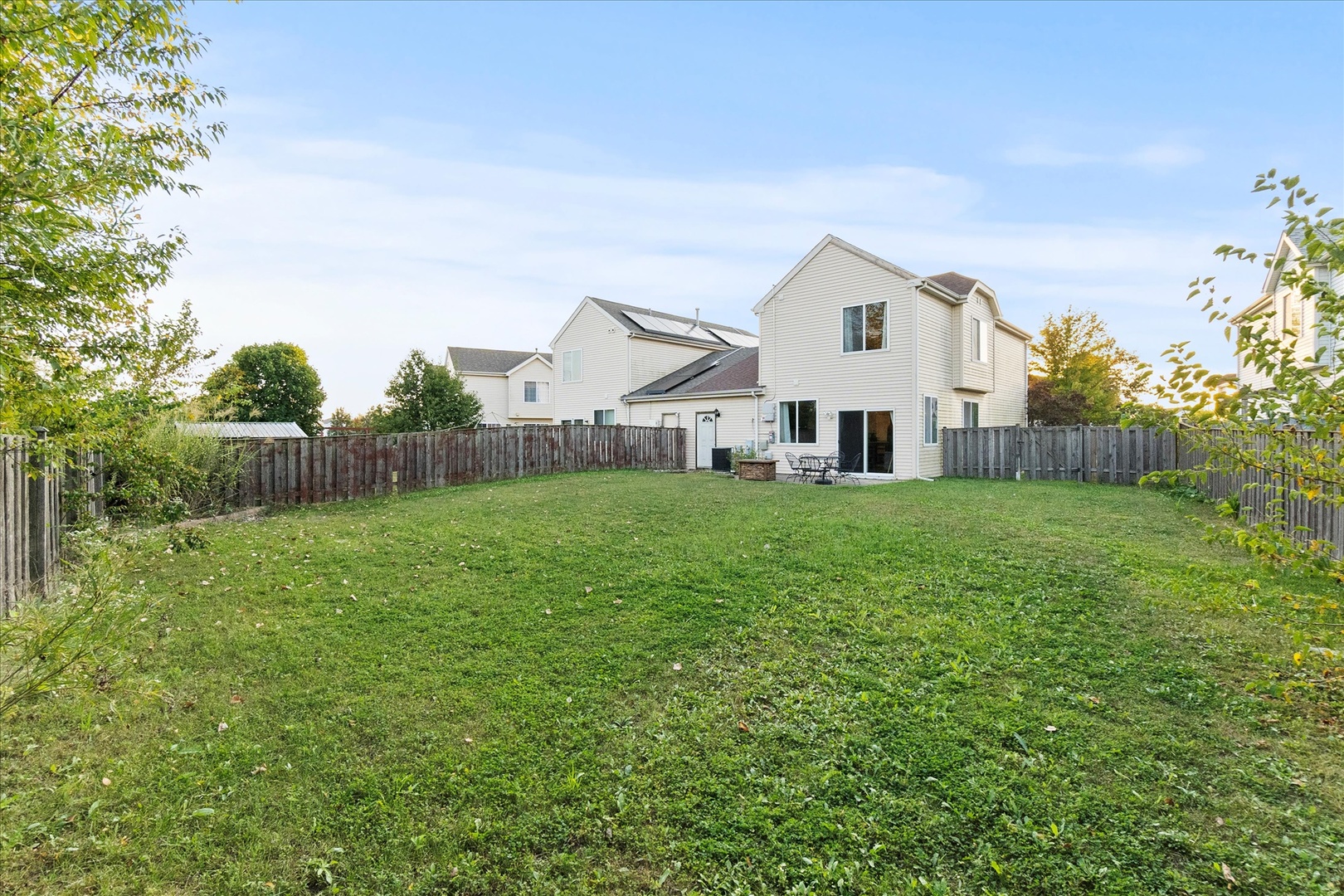 819 Daniel Drive Minooka, IL 60447 - Photo 25 of 33 a front view of a house with garden