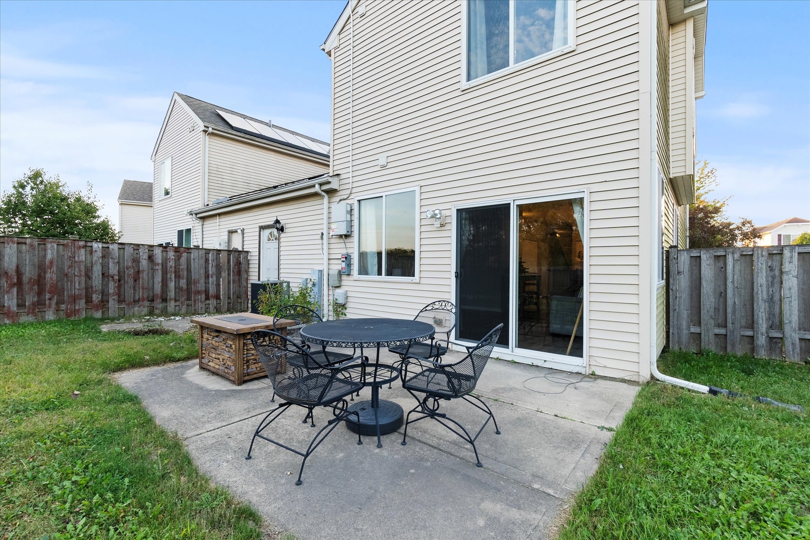 819 Daniel Drive Minooka, IL 60447 - Photo 29 of 33 a backyard of a house with table and chairs