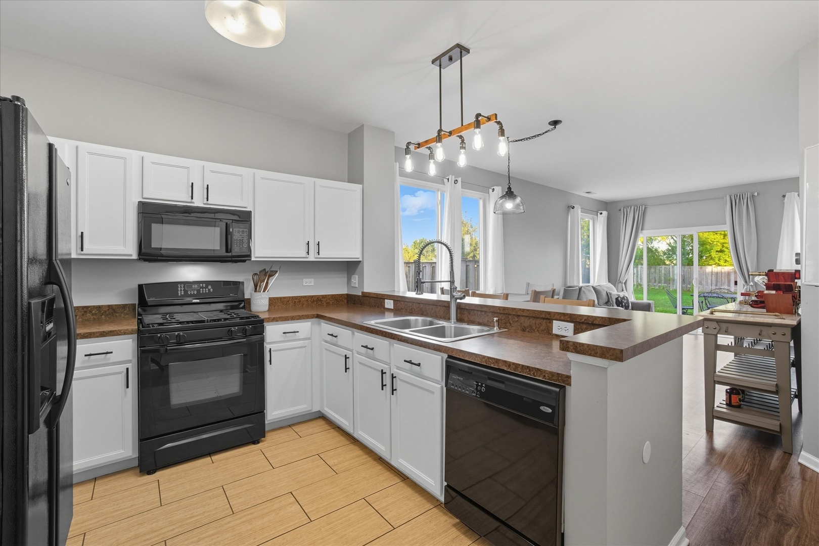 819 Daniel Drive Minooka, IL 60447 - Photo 5 of 33 a kitchen with a sink stove and microwave