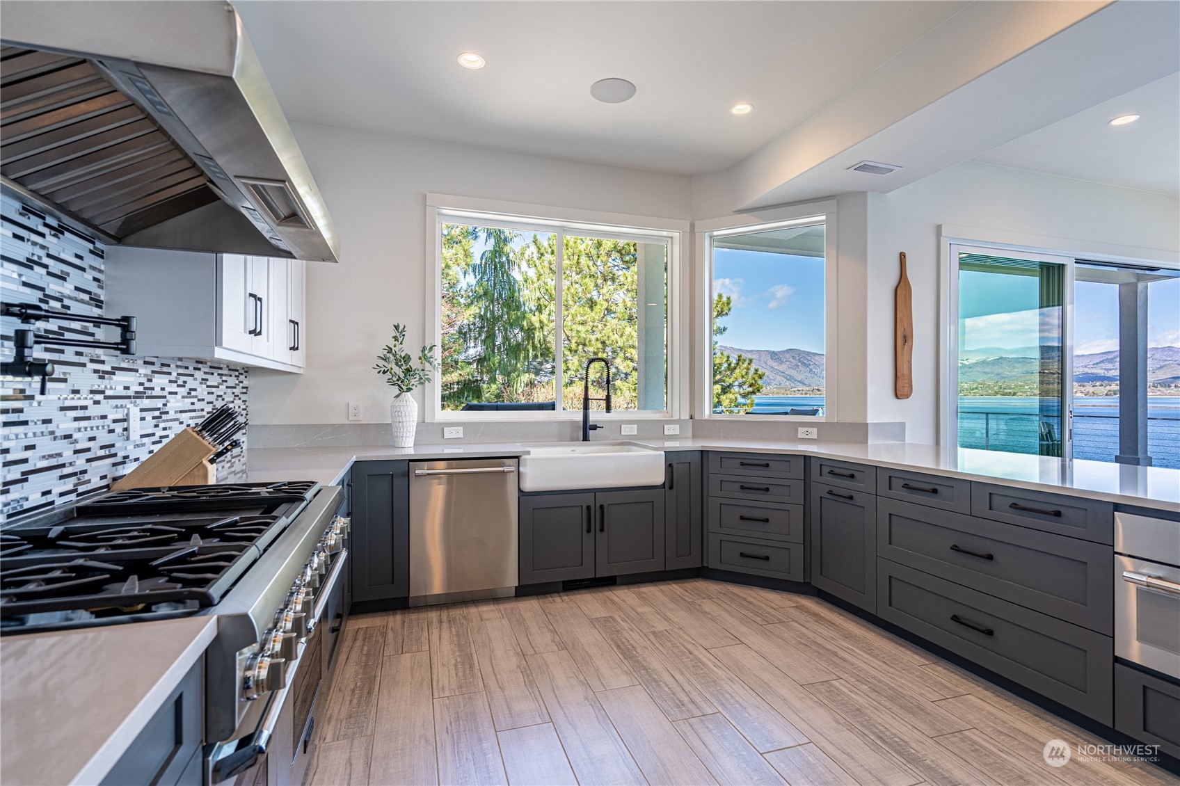 2902 South Lakeshore Road Chelan, WA 98816 - Photo 23 of 40 Gallery Image 23