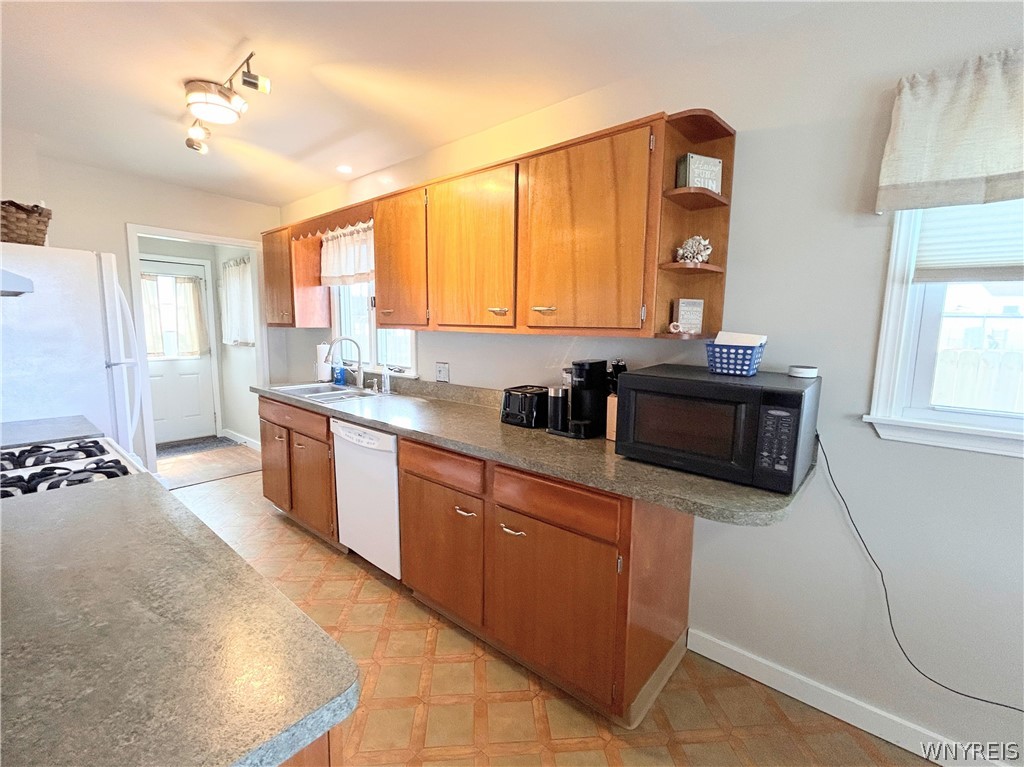 8926 Lake Shore Road Evans, NY 14006 - Photo 12 of 50 Beach House Kitchen