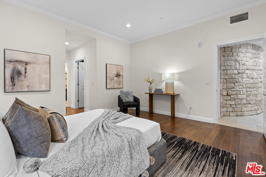 4848 Wilshire Boulevard, Unit 102 Los Angeles, CA 90036 - Photo 26 of 47 a bed room with a bed and a couch