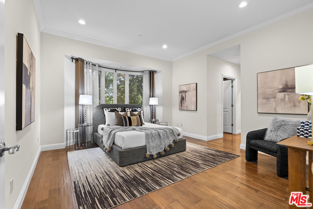 4848 Wilshire Boulevard, Unit 102 Los Angeles, CA 90036 - Photo 27 of 47 a spacious bedroom with a bed and wooden floor