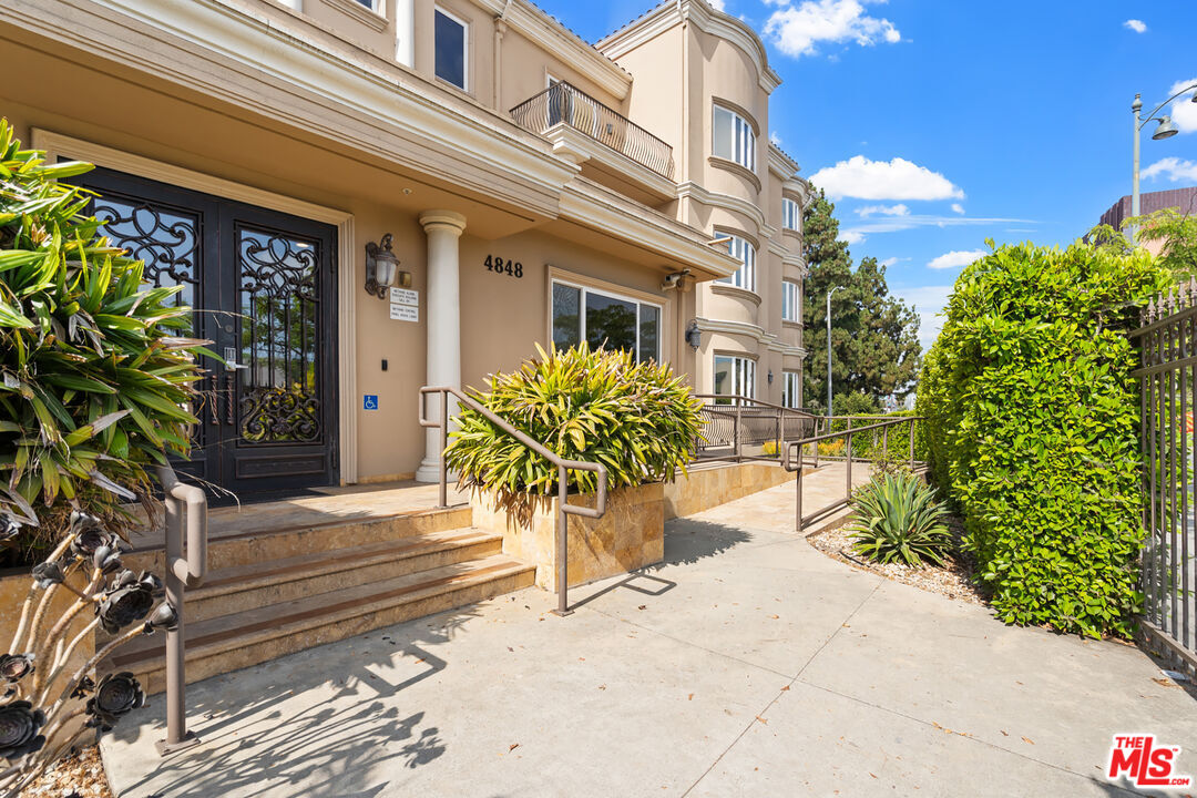 4848 Wilshire Boulevard, Unit 102 Los Angeles, CA 90036 - Photo 3 of 47