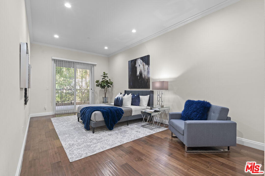 4848 Wilshire Boulevard, Unit 102 Los Angeles, CA 90036 - Photo 40 of 47 a living room with furniture rug and window