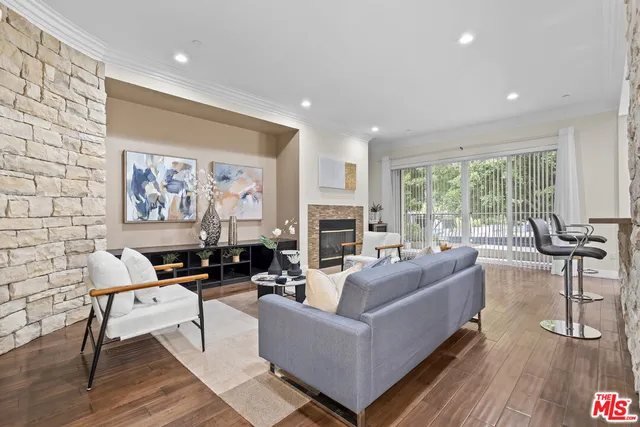 $5,200 | 4848 Wilshire Boulevard, Unit 102, Los Angeles, CA 90036