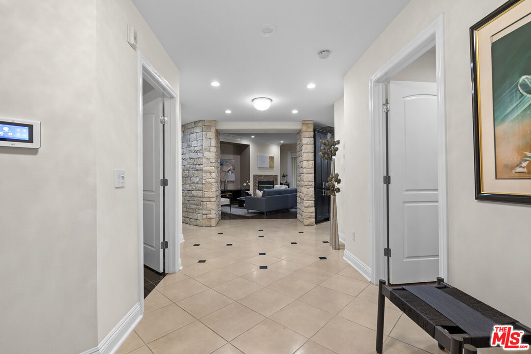 4848 Wilshire Boulevard, Unit 102 Los Angeles, CA 90036 - Photo 8 of 47 a view of entryway with livingroom and furniture
