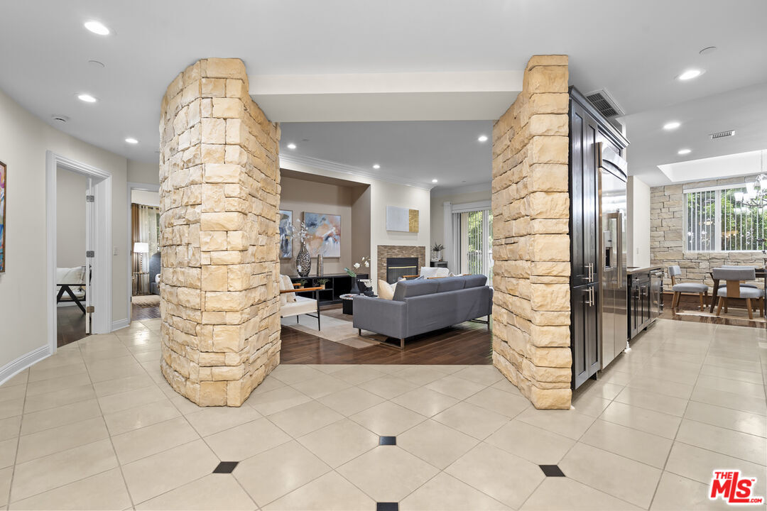 4848 Wilshire Boulevard, Unit 102 Los Angeles, CA 90036 - Photo 9 of 47