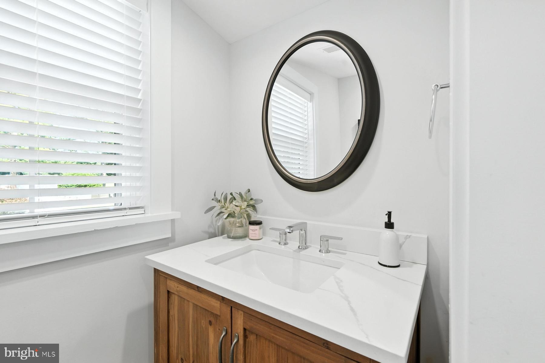 5440 Ferry Neck Road Royal Oak, MD 21662 - Photo 14 of 69 Foyer Powder Room