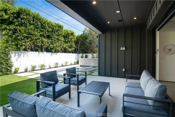 a view of a backyard space