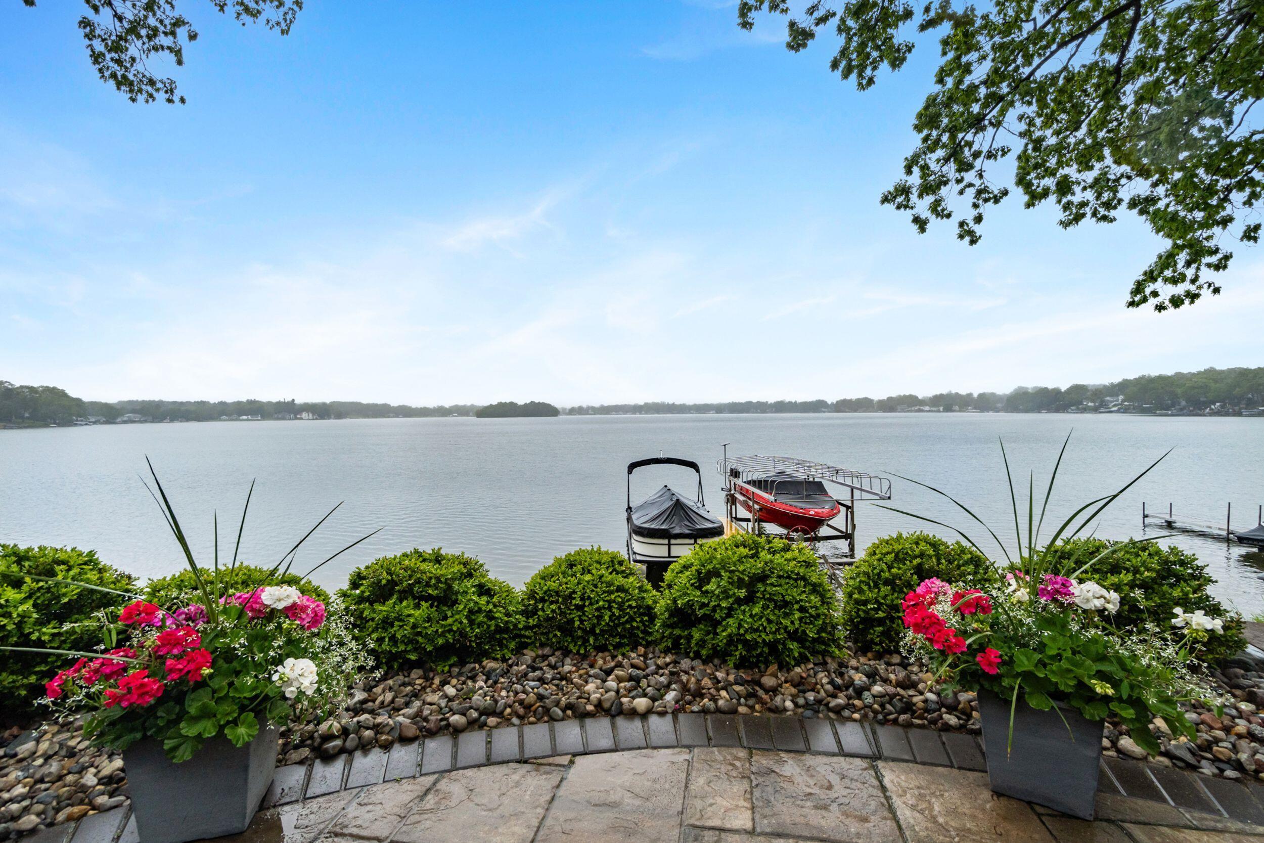 1548 Indian Trail Pleasant Lake, MI 49272 - Photo 10 of 59 U9hKghgw