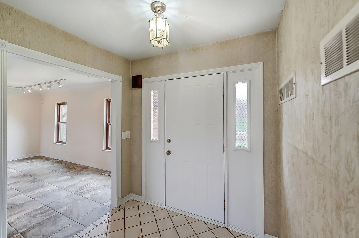 2208 South Road Cincinnati, OH 45233 - Photo 6 of 49 Gallery Image 6