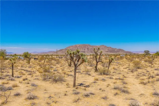 a view of lot of ocean