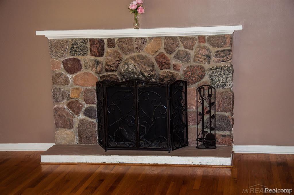 345 Hillview Street Rochester Hills, MI 48306 - Photo 3 of 28