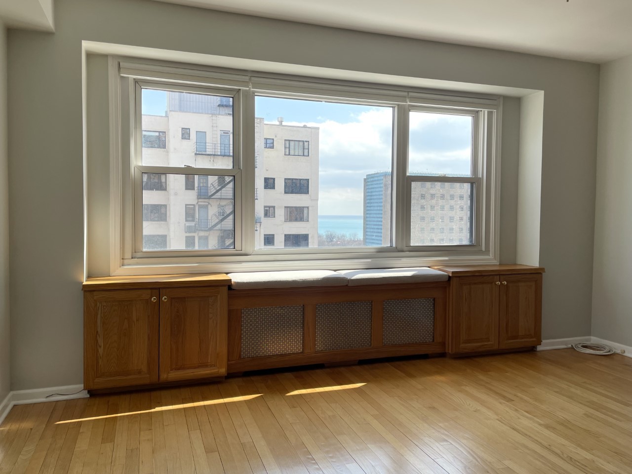 2909 North Sheridan Road, Unit 1402 Chicago, IL 60657 - Photo 2 of 16