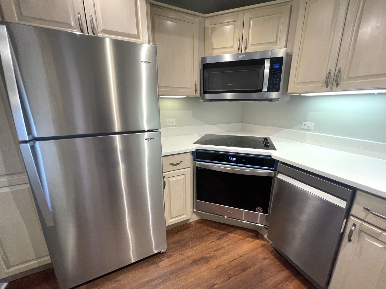 2909 North Sheridan Road, Unit 1402 Chicago, IL 60657 - Photo 3 of 16