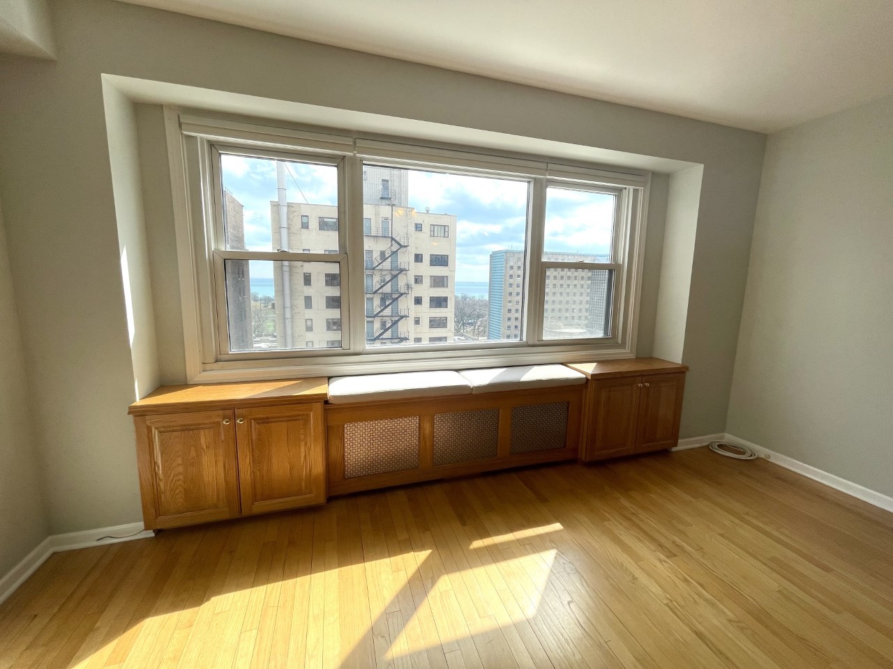 2909 North Sheridan Road, Unit 1402 Chicago, IL 60657 - Photo 6 of 16