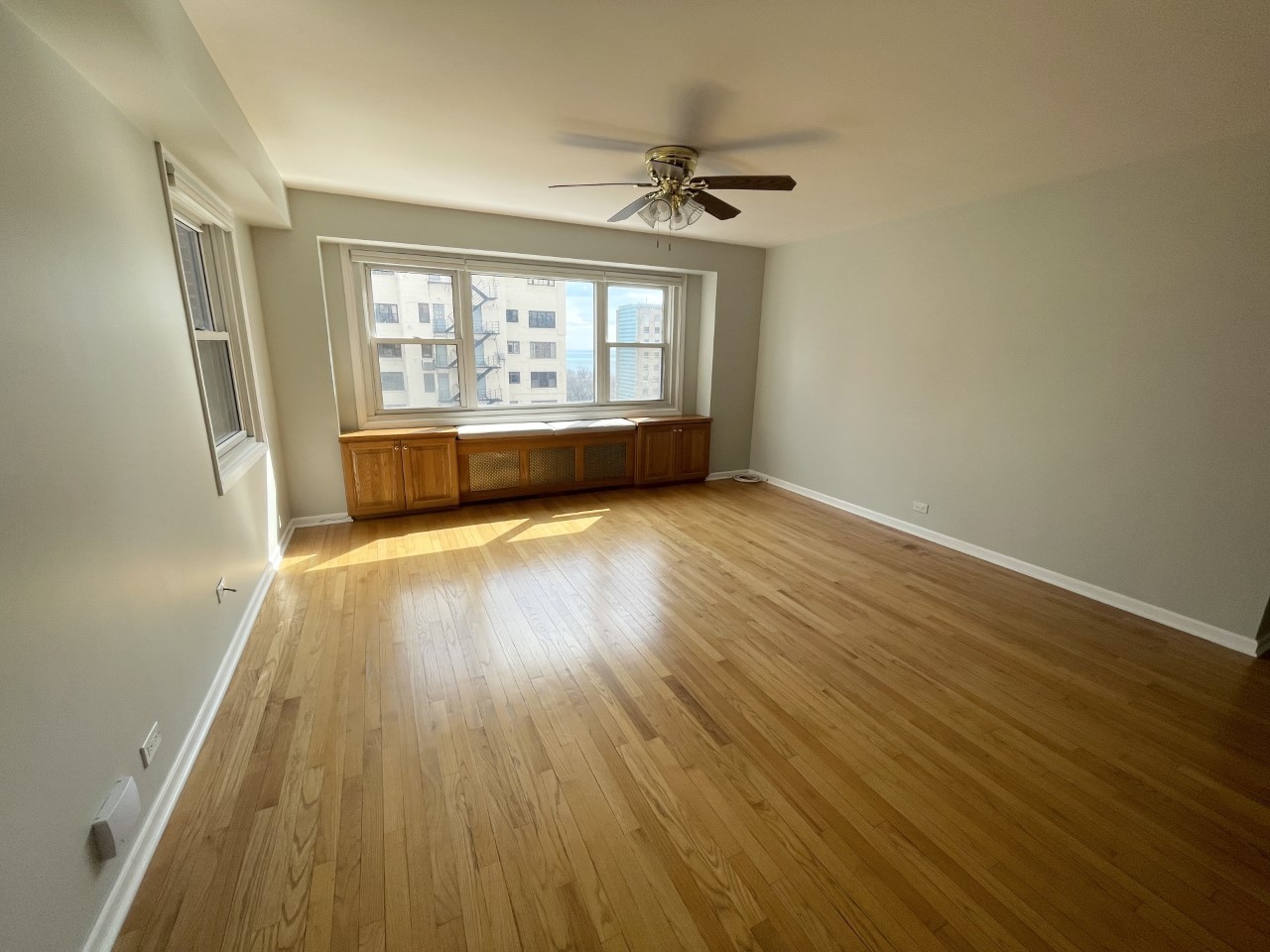 2909 North Sheridan Road, Unit 1402 Chicago, IL 60657 - Photo 7 of 16