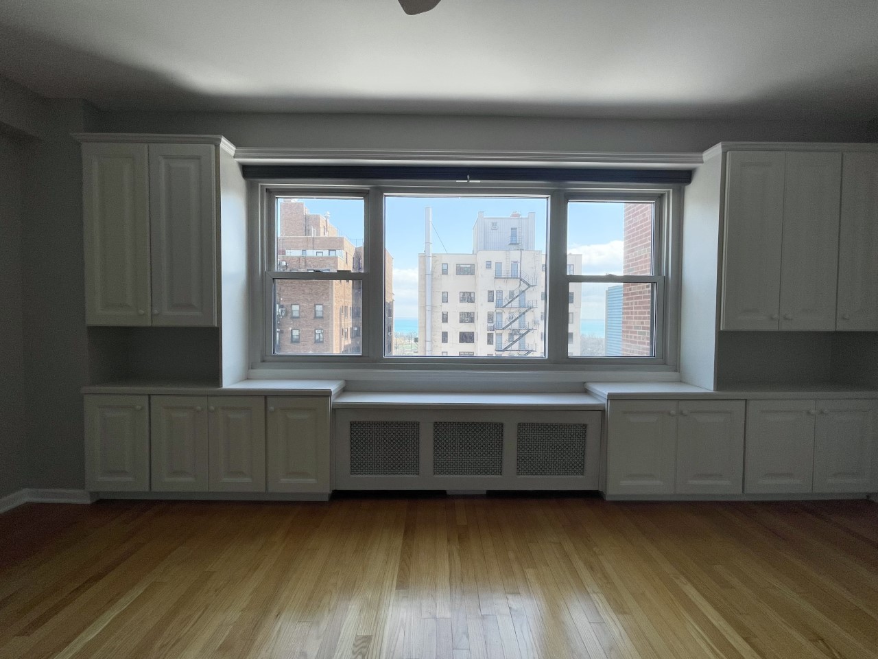 2909 North Sheridan Road, Unit 1402 Chicago, IL 60657 - Photo 9 of 16