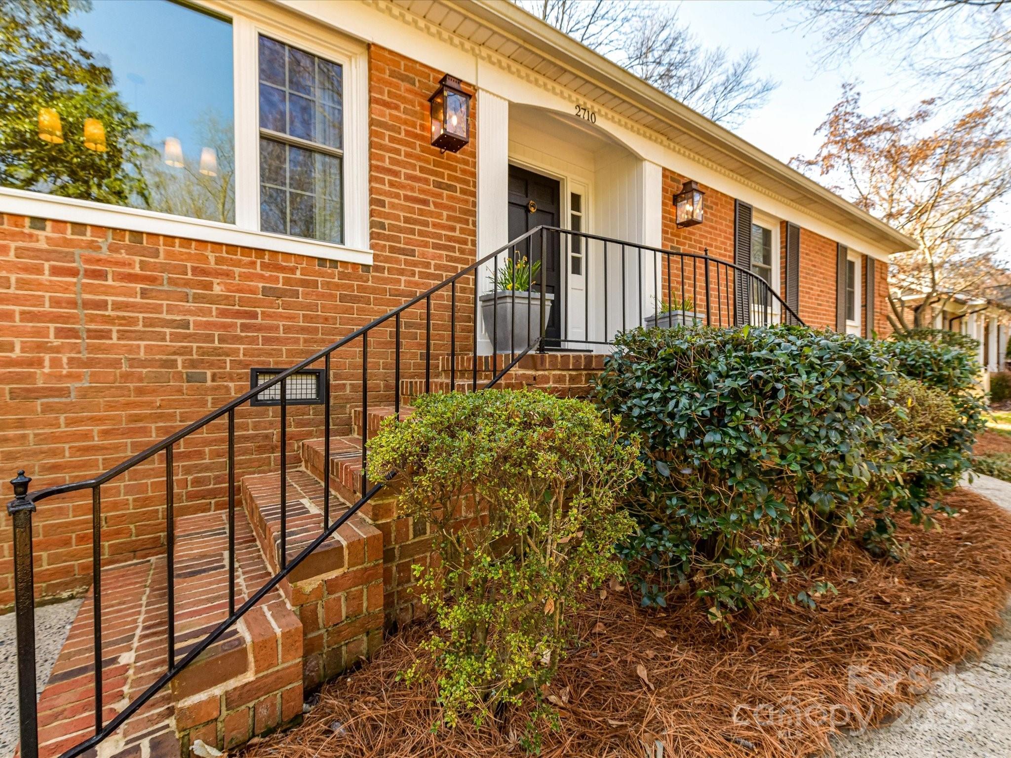 2710 Goneaway Road Charlotte, NC 28210 - Photo 3 of 47 Gallery Image 3