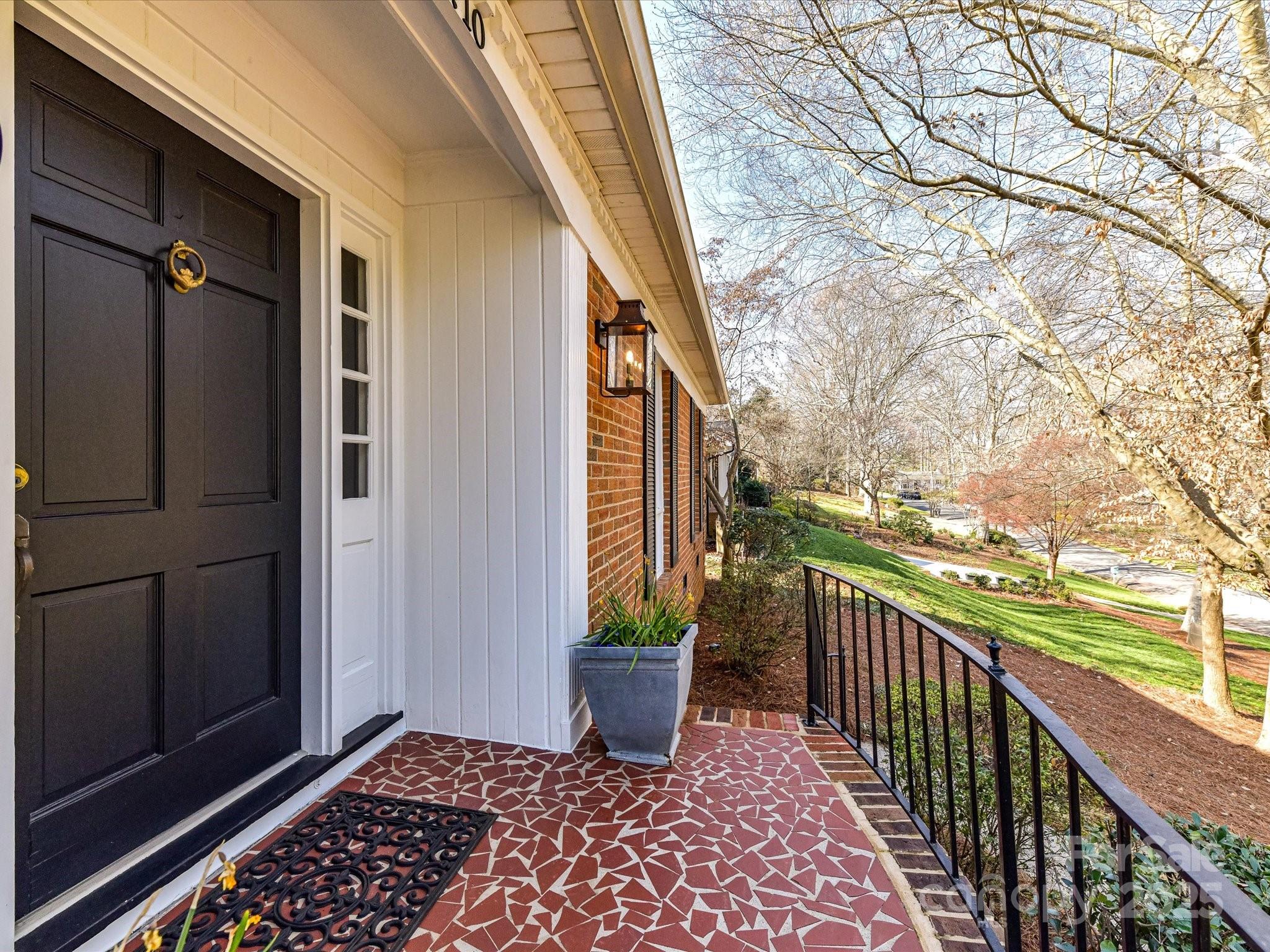 2710 Goneaway Road Charlotte, NC 28210 - Photo 4 of 47 Gallery Image 4