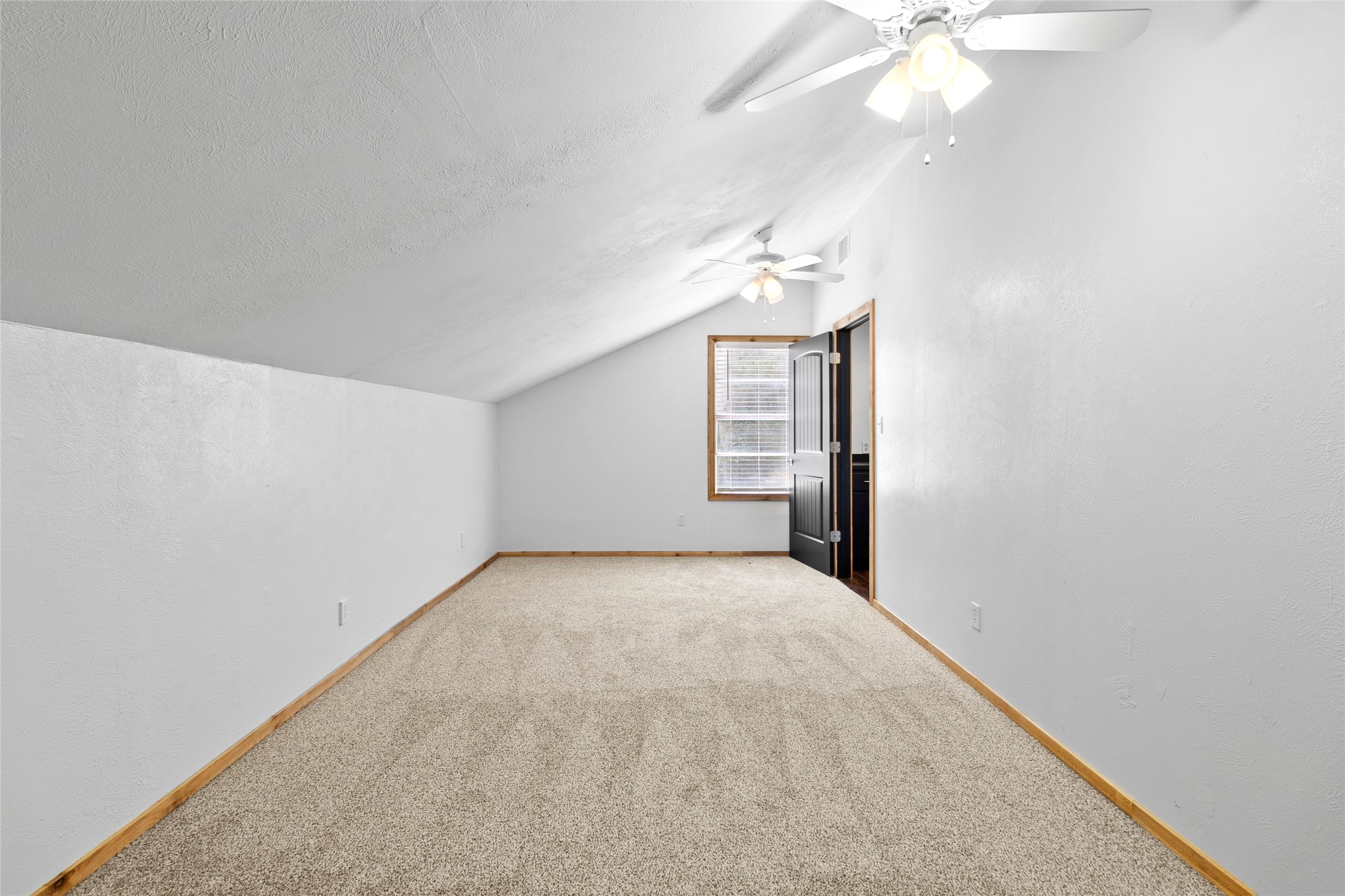 553 County Road 370 Splendora, TX 77372 - Photo 16 of 41 UPSTAIRS BEDROOM