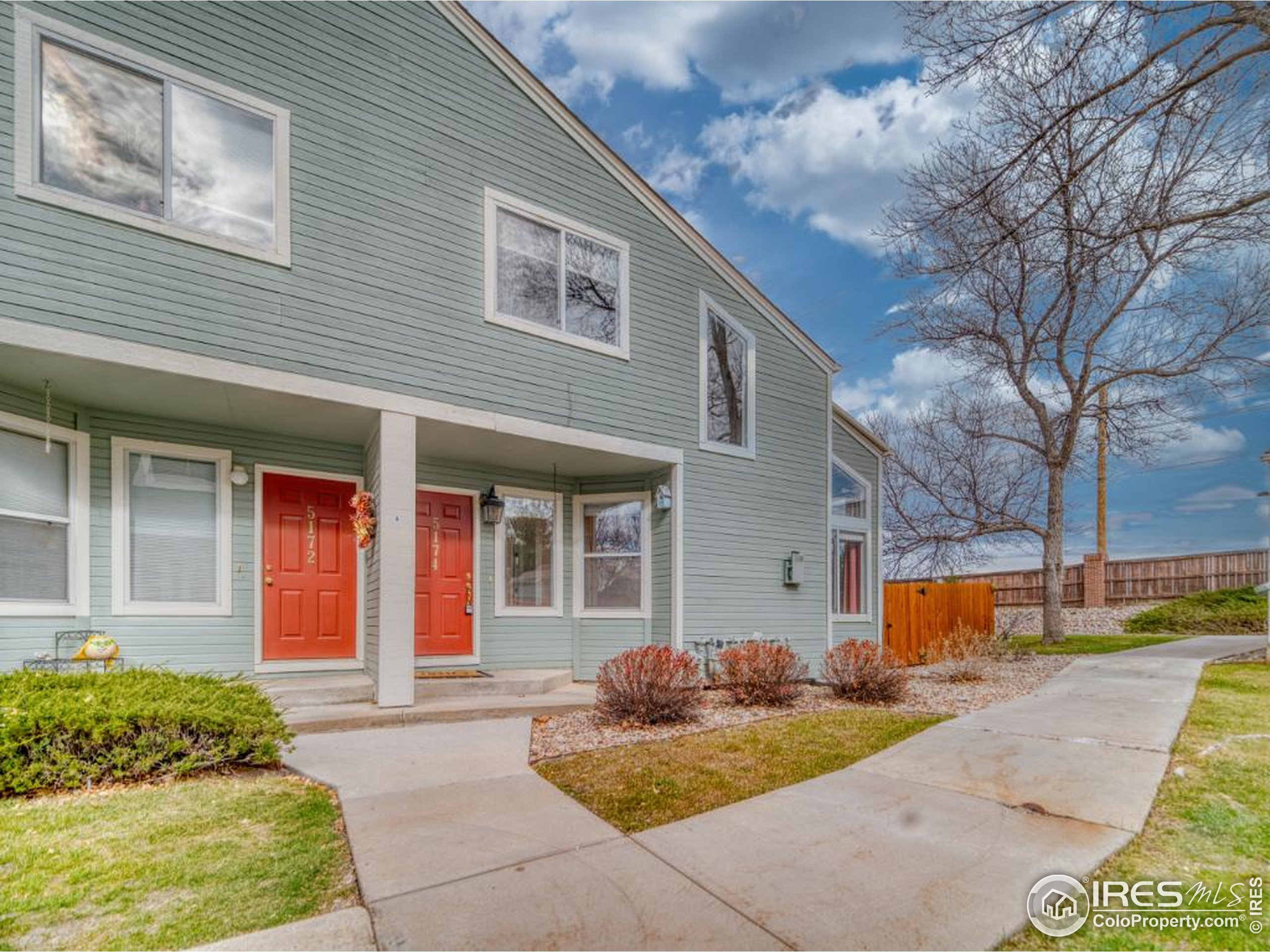 5174 Buckingham Road Boulder, CO 80301 - Photo 25 of 29 a front view of a house with garden