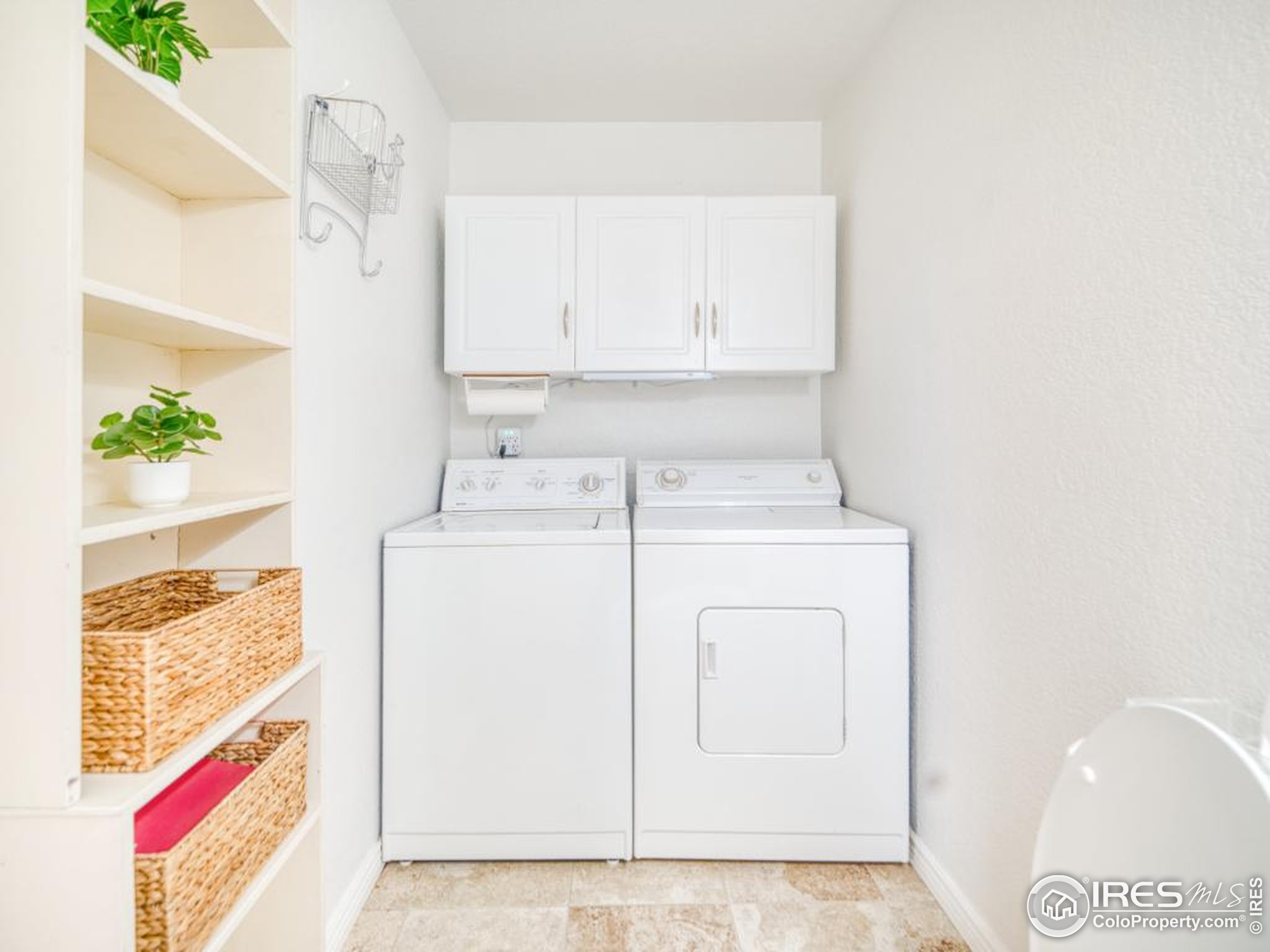 5174 Buckingham Road Boulder, CO 80301 - Photo 10 of 29 a utility room with dryer and washer