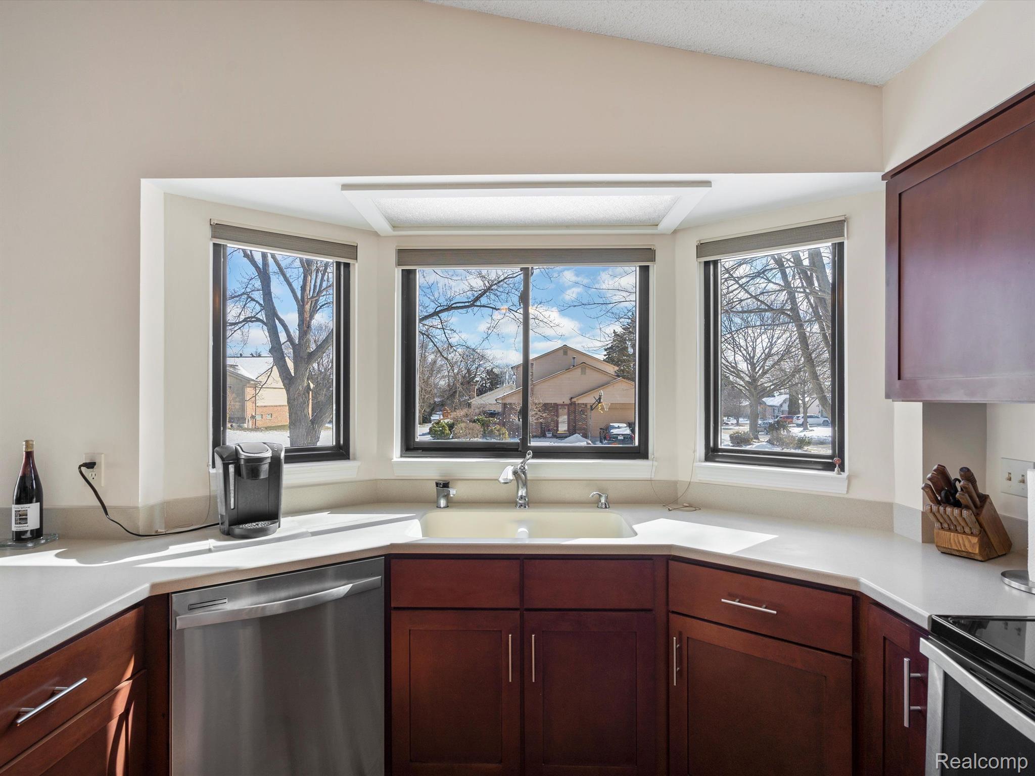 2076 Warrington Road Rochester, MI 48307 - Photo 10 of 25 Gallery Image 10