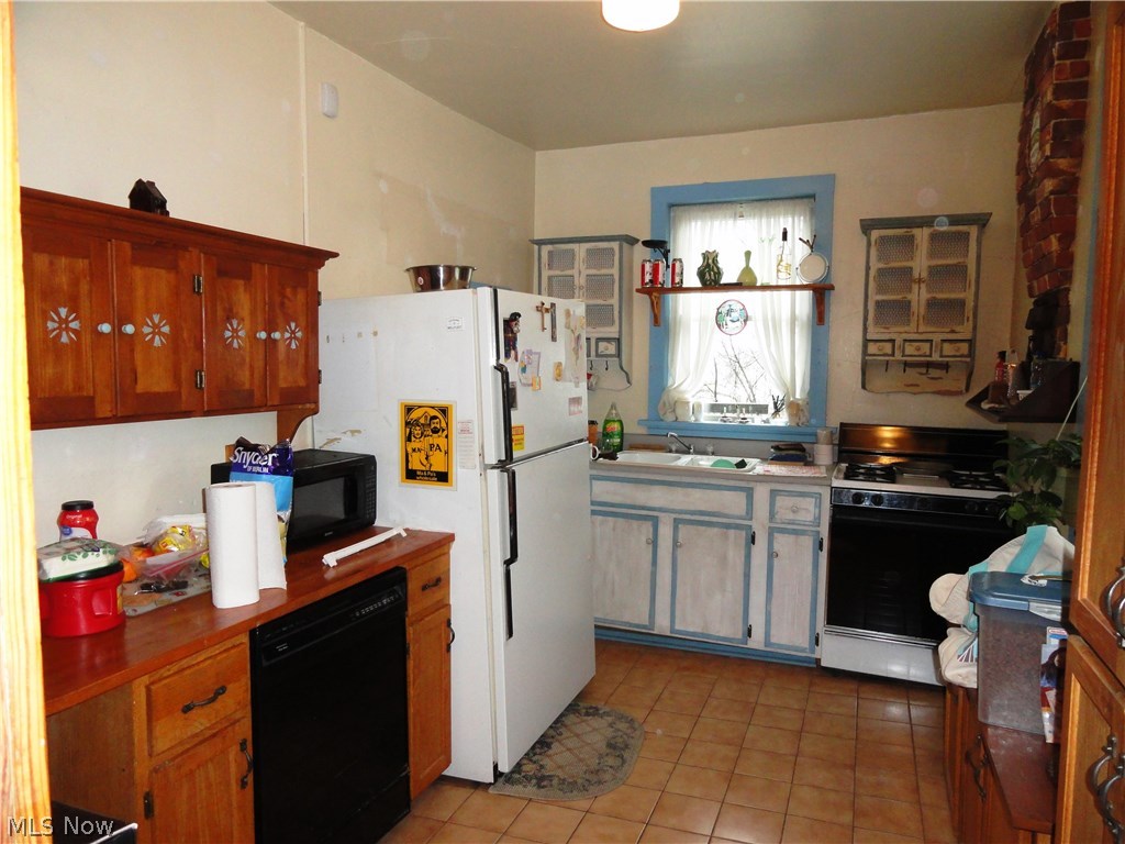 149 Pikeview Road Weirton, WV 26062 - Photo 2 of 26