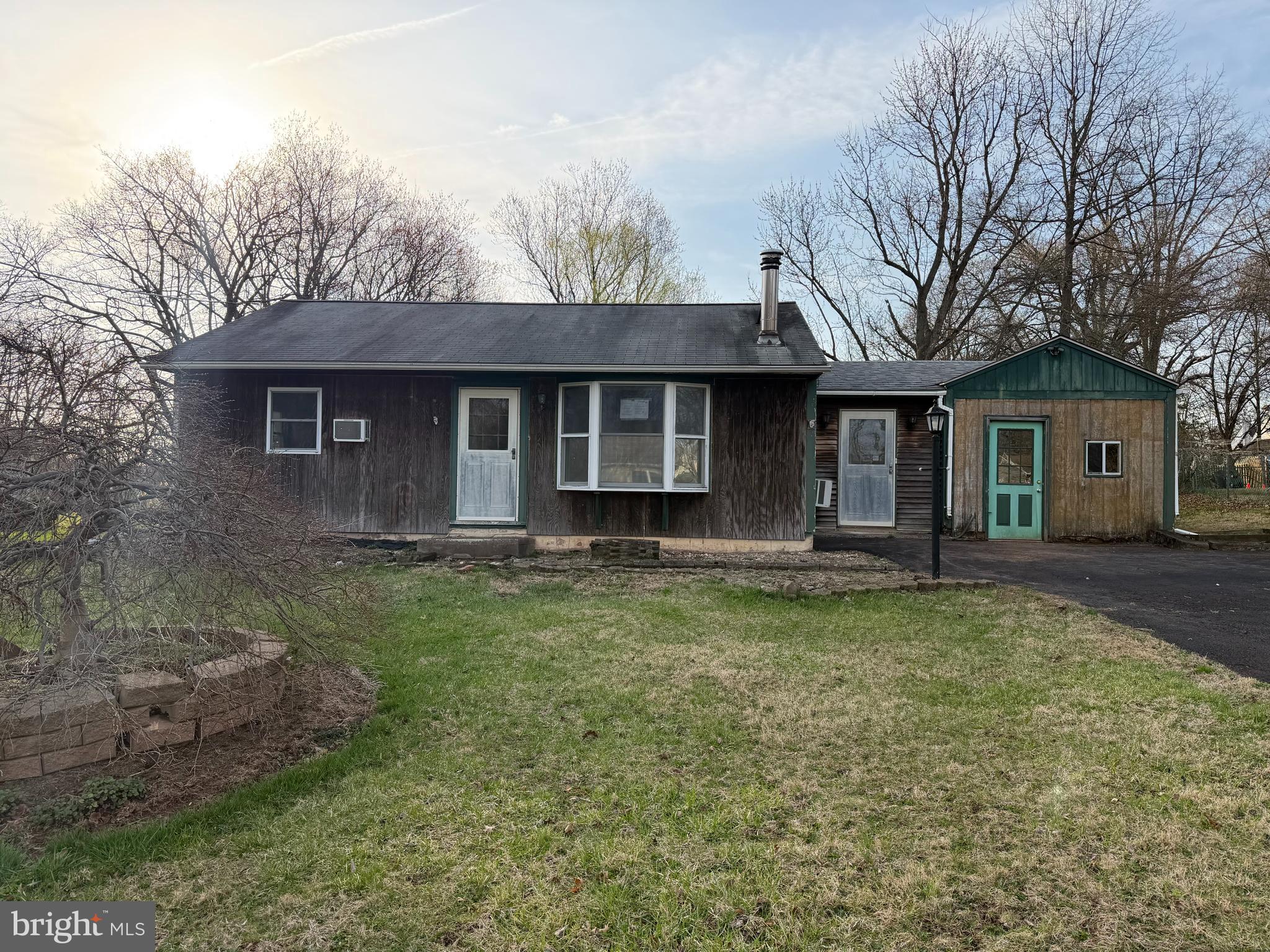 1949 Overbrook Road Hatfield, PA 19440 - Photo 3 of 9