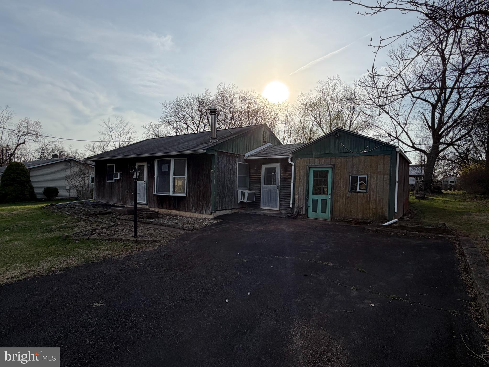 1949 Overbrook Road Hatfield, PA 19440 - Photo 4 of 9