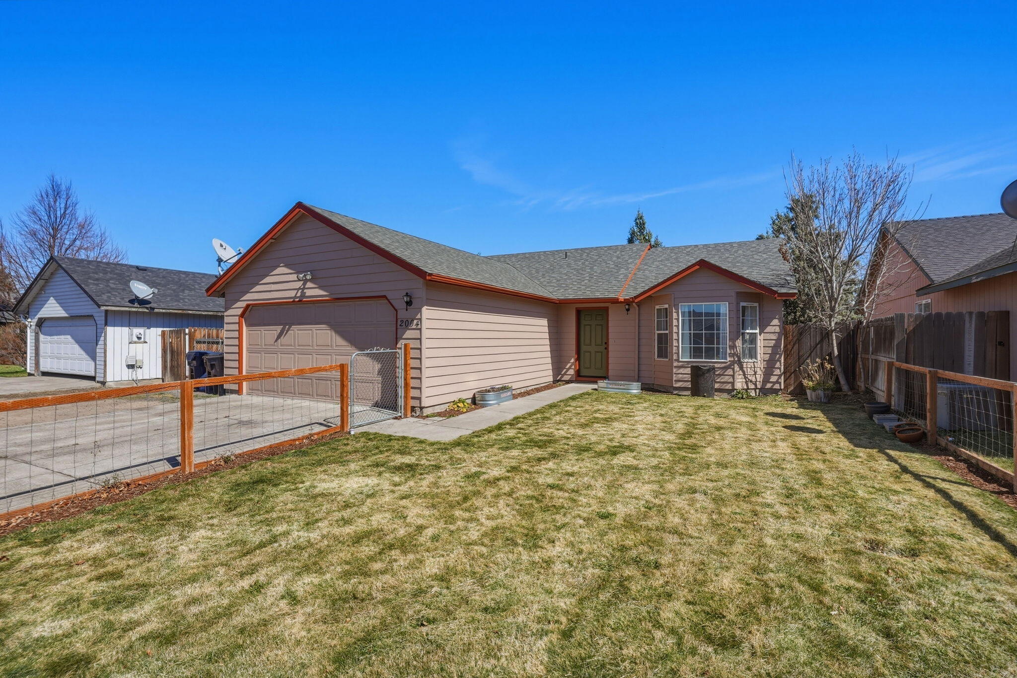 2004 Southwest 29th Street Redmond, OR 97756 - Photo 29 of 37 18-web-or-mls-Riley_Visuals_018