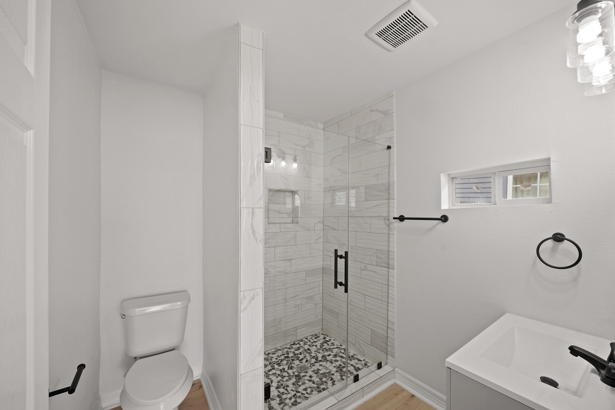 3501 Farmer Street Houston, TX 77020 - Photo 17 of 27 a bathroom with a toilet a sink and shower