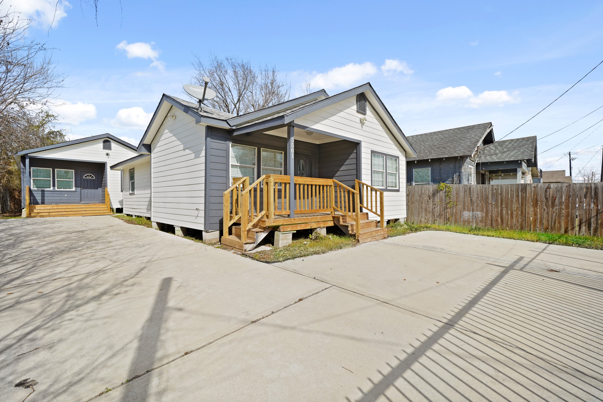 3501 Farmer Street Houston, TX 77020 - Photo 2 of 27 a view of a house with a patio