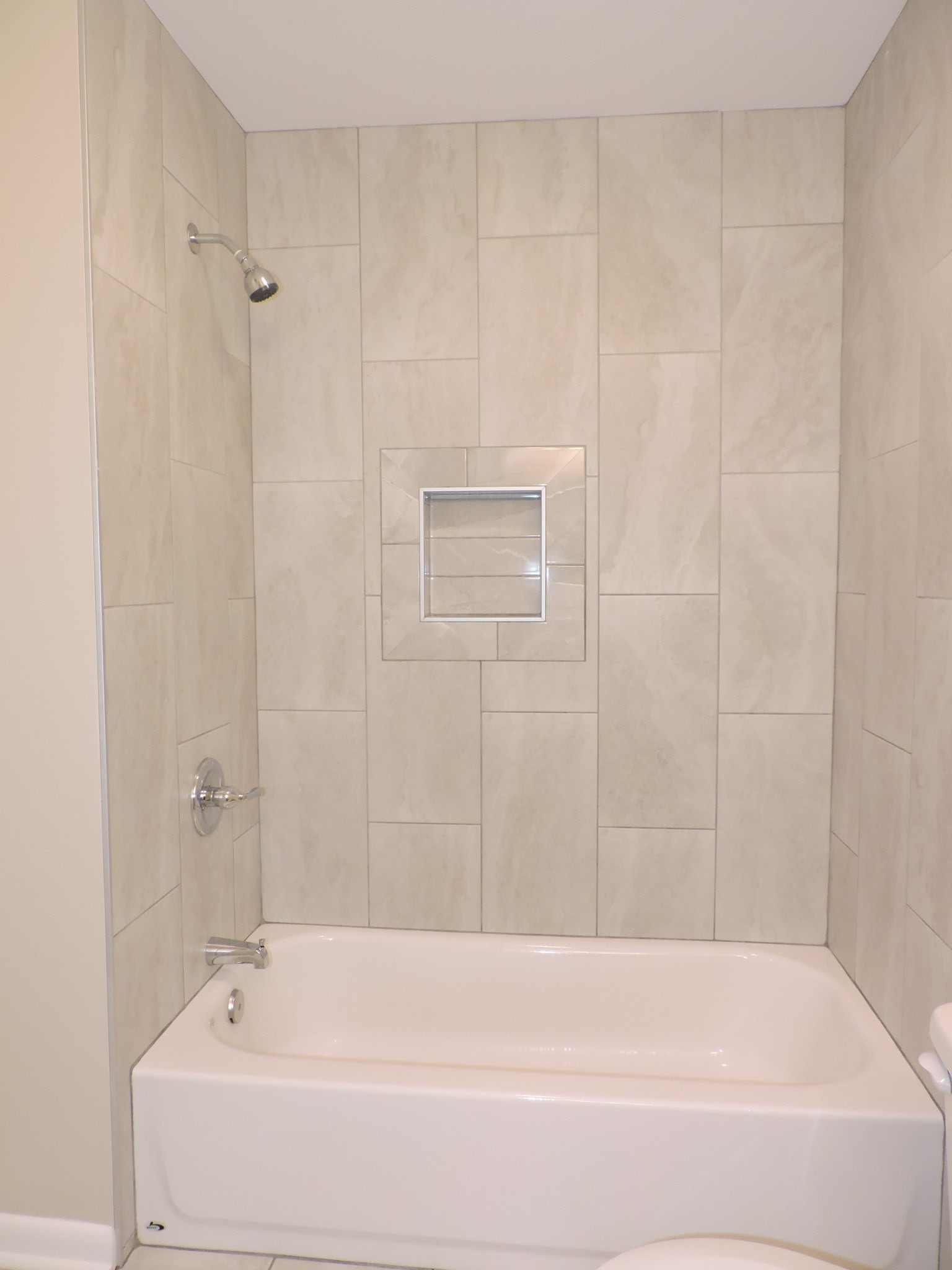 355 9th Avenue North, Unit B Franklin, TN 37064 - Photo 14 of 21 a bathroom with a bathtub