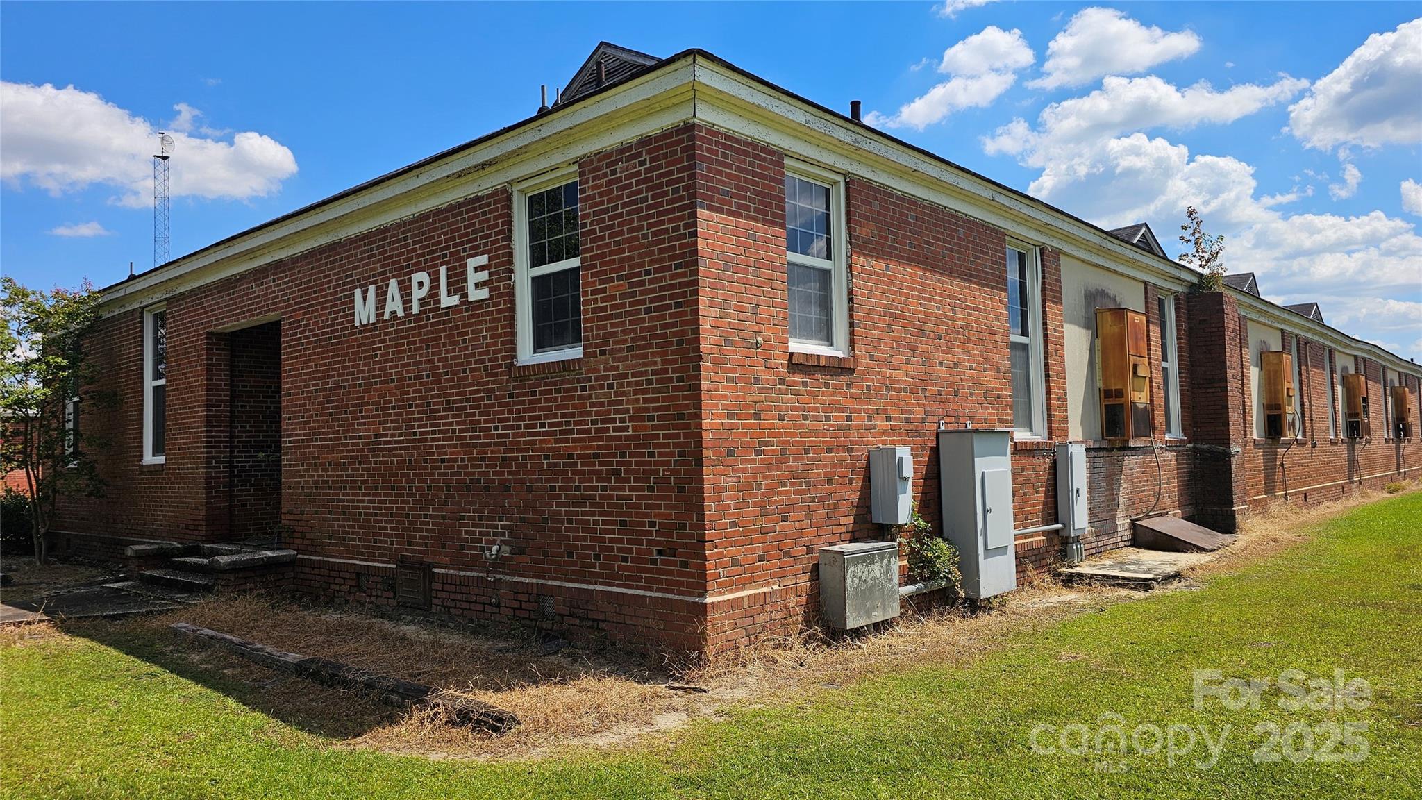 901 South 9th Avenue Dillon, SC 29536 - Photo 1 of 36